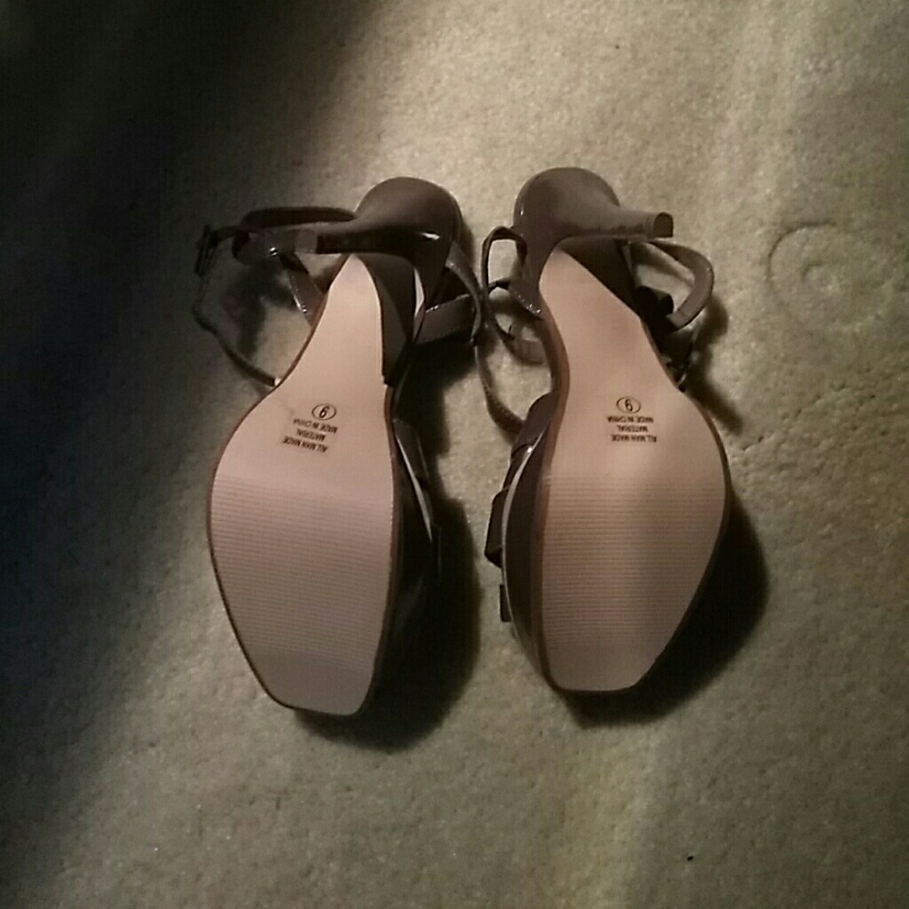 Shoes - Picture 4 of 6